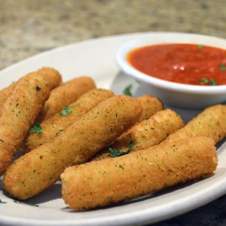 Delicious Mozzarella Sticks: A Must-Try Appetizer