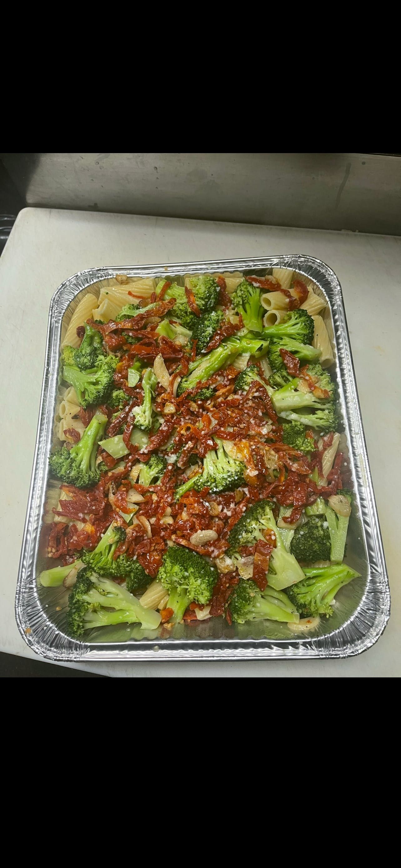 Rigatoni with Brócoli and Sun Dried Tomatoes Garlic and Oil Catering.