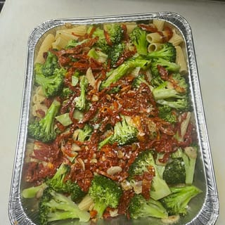 Rigatoni with Brócoli and Sun Dried Tomatoes Garlic and Oil Catering